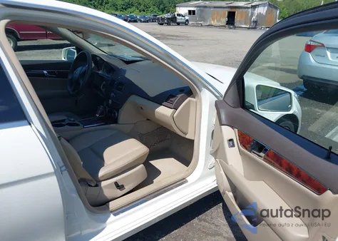 2010 Mercedes-Benz C 300 Luxury 4Matic/Sport 4Matic из США, поврежденный, VIN WDDGF8BB6AF462934